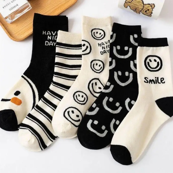 Accessories - CUTE! 5 pairs of  smiley face socks